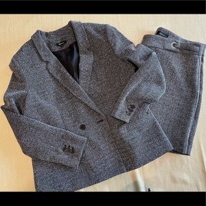 Brand new. Never worn. No tags. Reitmans fully-lined double-breasted skirt suit.